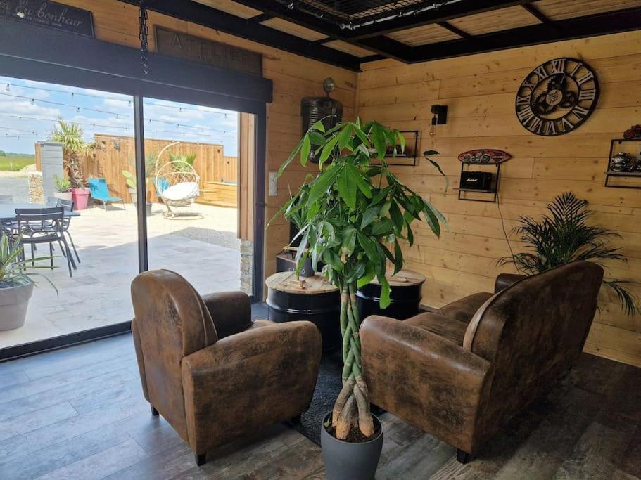 Chalet Industriel Avec Filet Et Spa Sorigny المظهر الخارجي الصورة