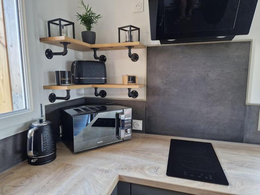 Chalet Industriel Avec Filet Et Spa Sorigny المظهر الخارجي الصورة