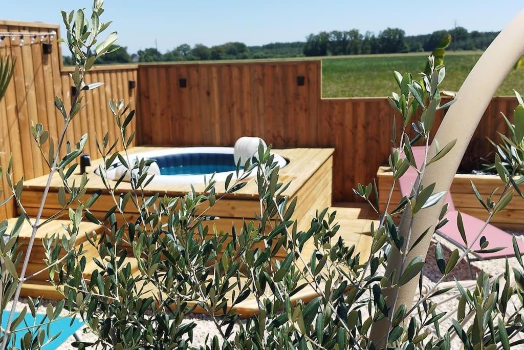 Chalet Industriel Avec Filet Et Spa Sorigny المظهر الخارجي الصورة
