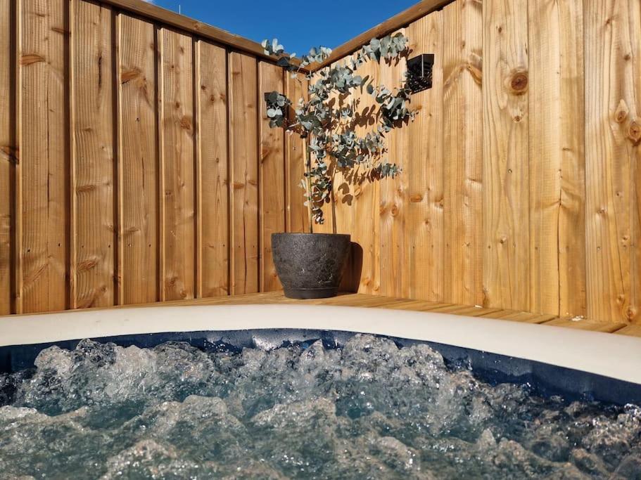 Chalet Industriel Avec Filet Et Spa Sorigny المظهر الخارجي الصورة