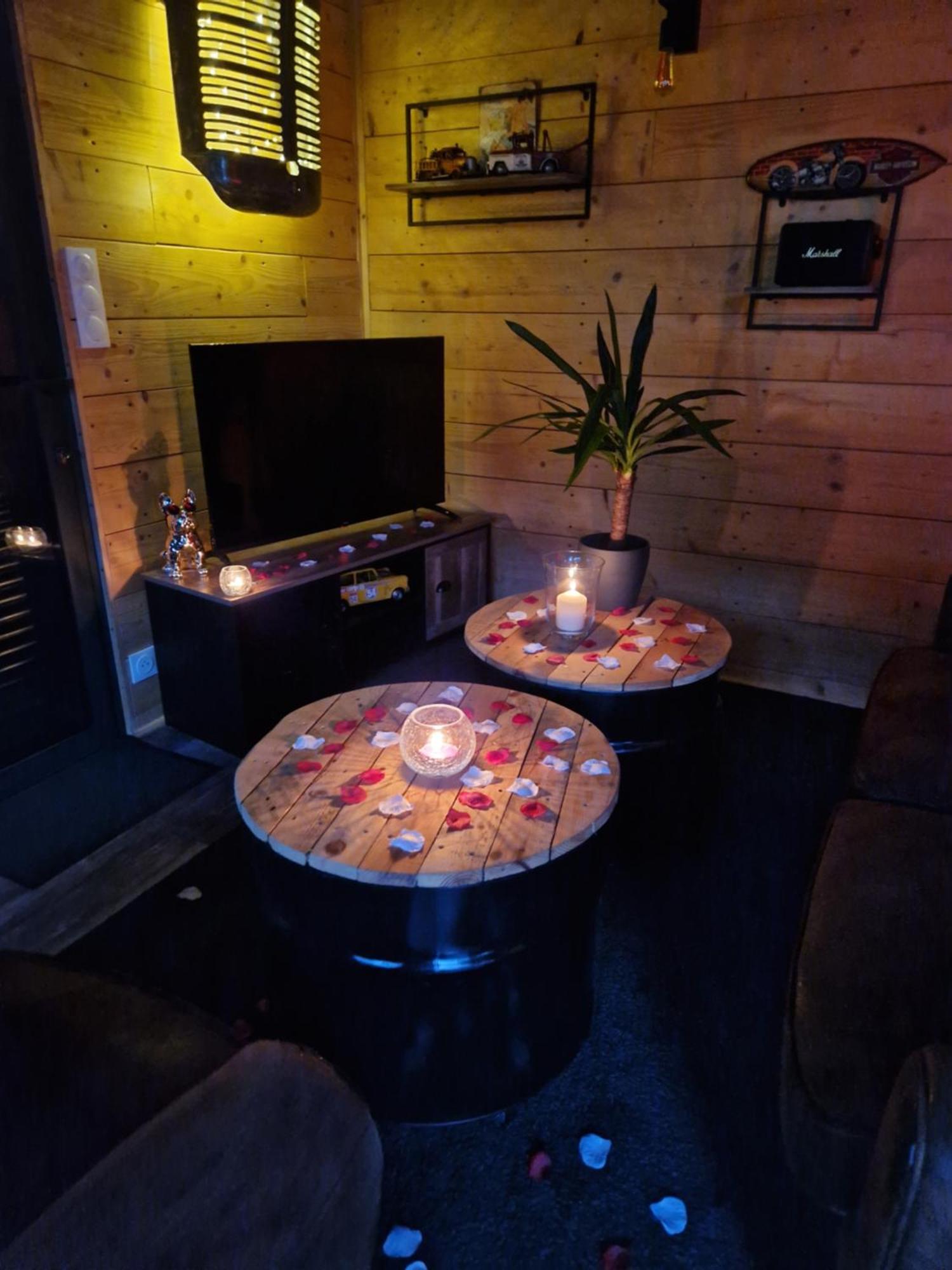 Chalet Industriel Avec Filet Et Spa Sorigny المظهر الخارجي الصورة