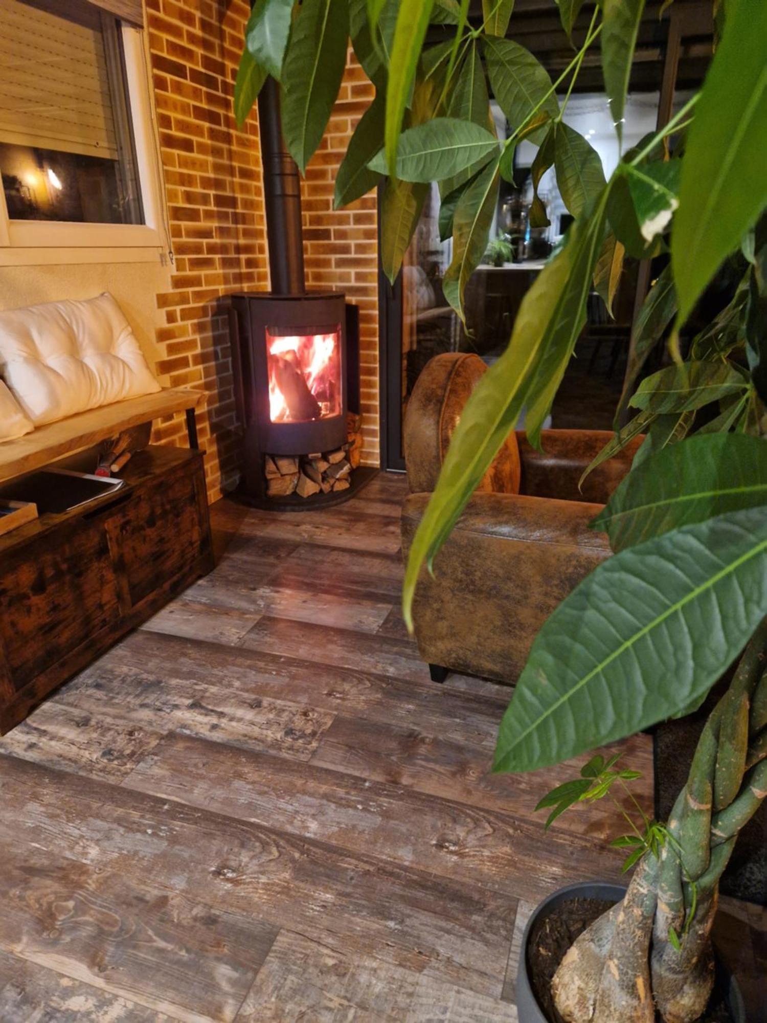 Chalet Industriel Avec Filet Et Spa Sorigny المظهر الخارجي الصورة